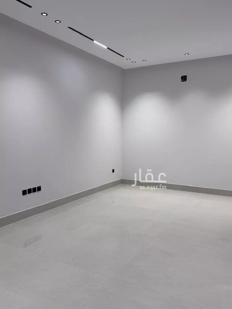 فيلا للبيع في شارع أنس الكناني, حي المهدية, مدينة الرياض, منطقة الرياض صورة 2