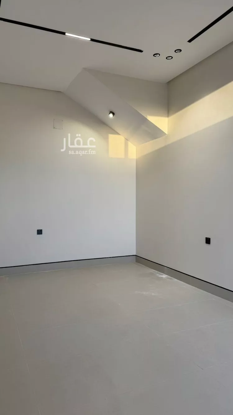 فيلا للبيع في شارع قطب الدين بن السلطان, حي المهدية, مدينة الرياض, منطقة الرياض صورة 3