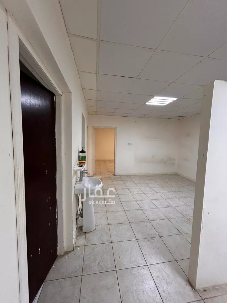 مكتب تجاري للإيجار في شارع الشيخ سلمان بن حمد آل خليفة, حي الملز, مدينة الرياض, منطقة الرياض صورة 2