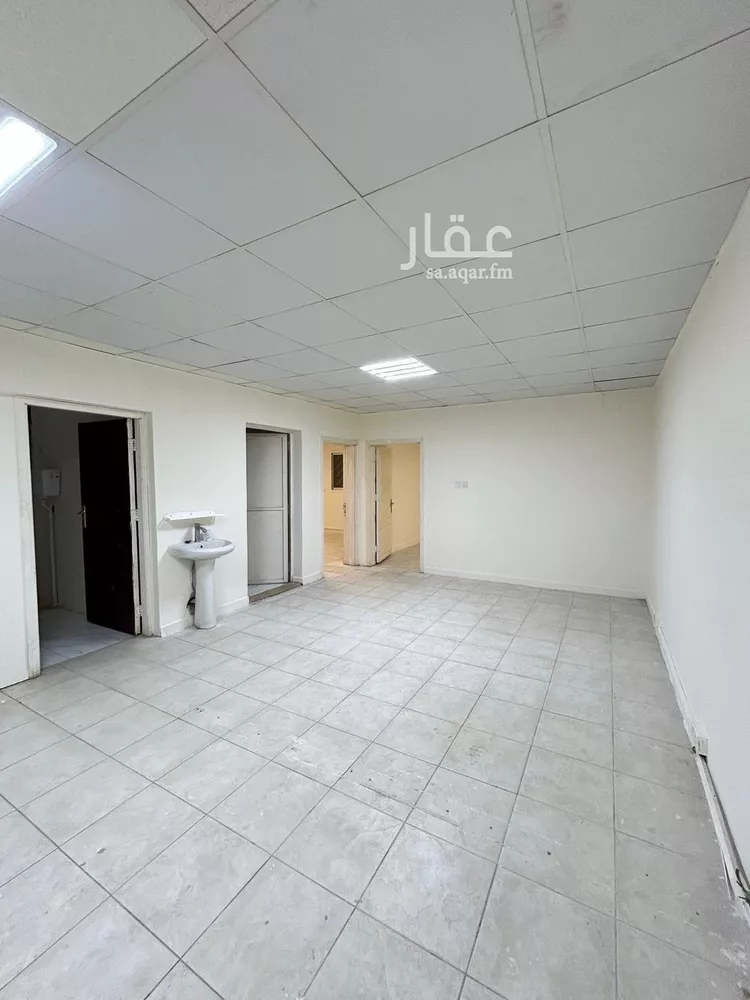 Commercial Office for Rent in Riyadh Al Malaz صورة 3
