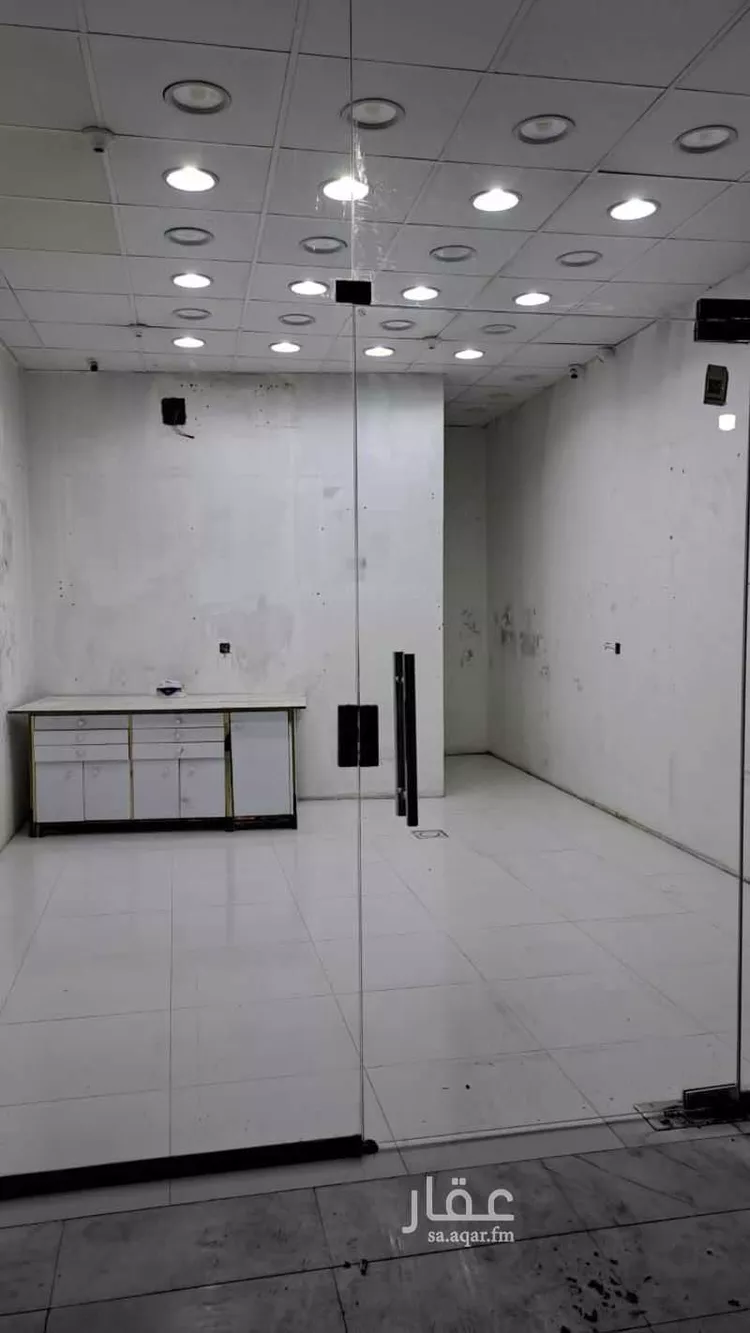 محل للبيع في شارع عز الدين بن الأثير, حي الديرة, مدينة الرياض, منطقة الرياض صورة 2