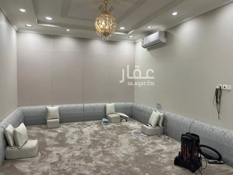 فيلا للبيع في شارع عبداللطيف بن المبارك, حي المهدية, مدينة الرياض, منطقة الرياض 12