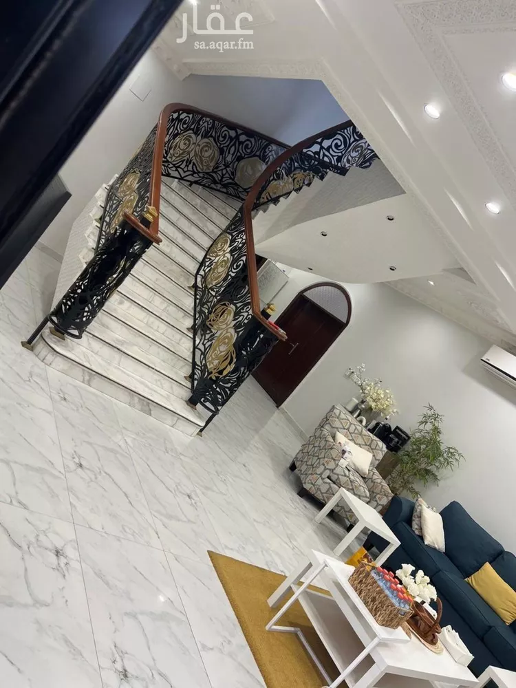 فيلا للبيع في شارع عبداللطيف بن المبارك, حي المهدية, مدينة الرياض, منطقة الرياض صورة 2