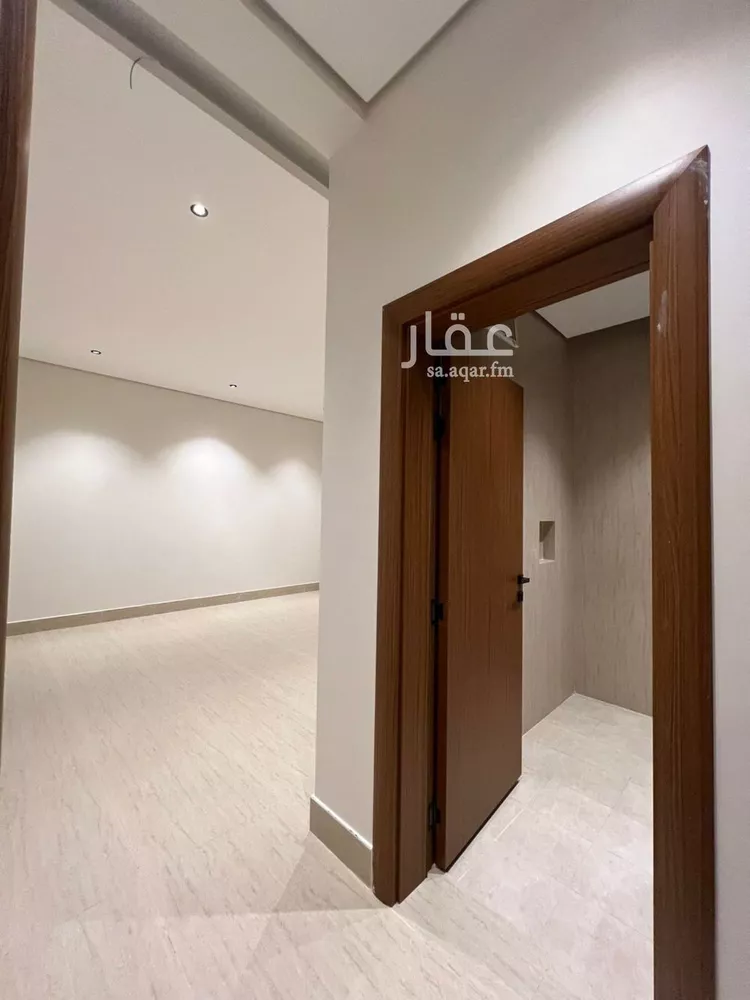 فيلا للبيع في شارع أحمد بن علي بن السمين, حي المهدية, مدينة الرياض, منطقة الرياض 18