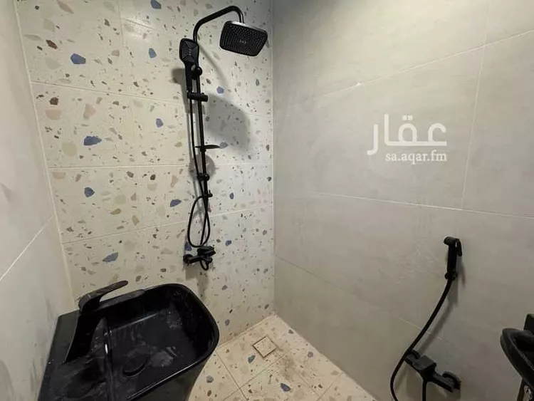Building for Rent in Unayzah King Khalid 6