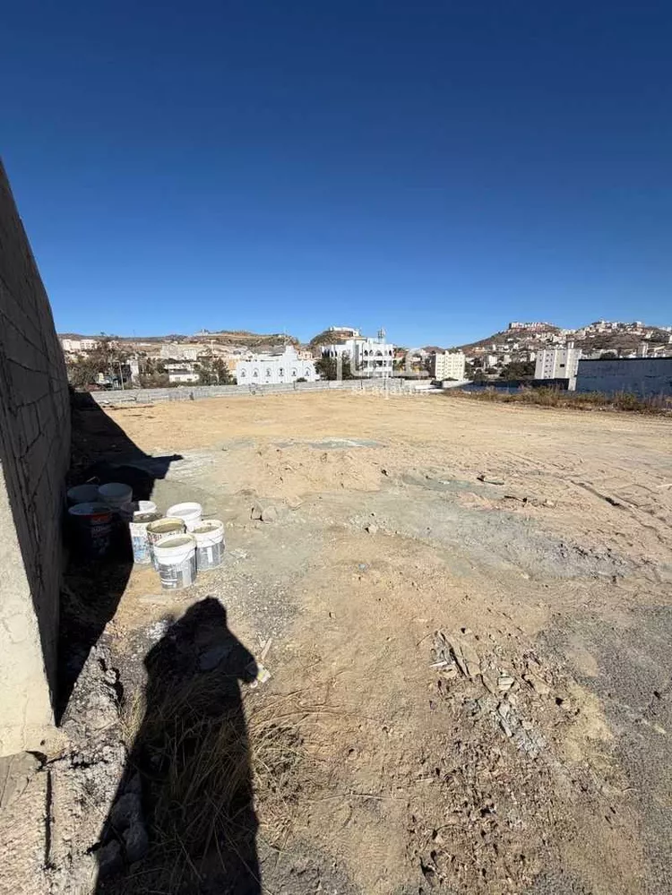 أرض للبيع في شارع طريق الأمير فيصل بن عبدالعزيز, حي الحجاز, مدينة الباحة, منطقة الباحة