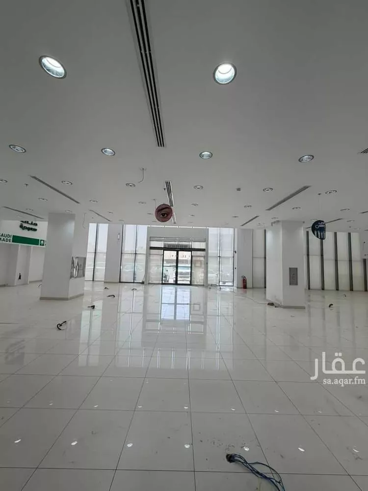محل للإيجار في شارع الثمامه, حي الربيع, مدينة الرياض, منطقة الرياض 8