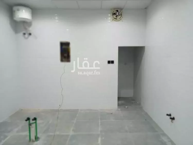 محل للبيع في طريق ابي بكر الصديق ، حي المرسلات ، الرياض ، منطقة الرياض صورة 2