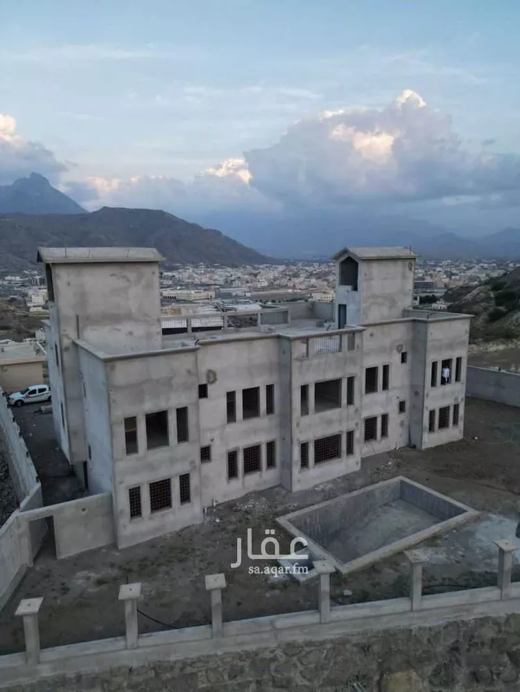 عمارة للبيع في شارع الدائري , مدينة المجارده, منطقة عسير صورة 2