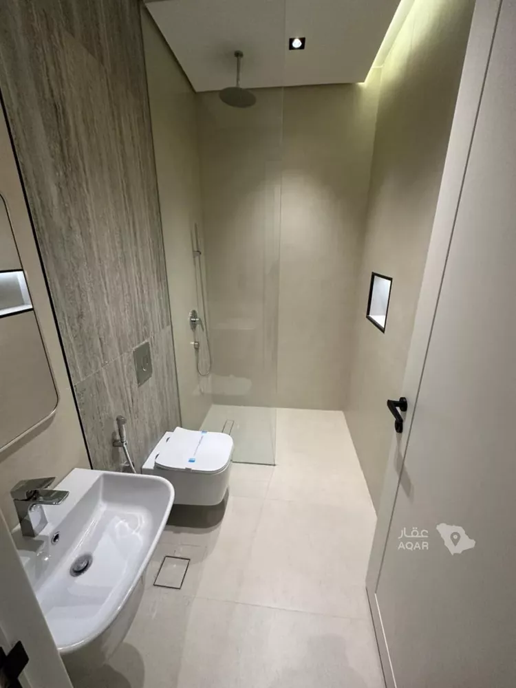 Floor for Rent in Riyadh Ar Rimal 8