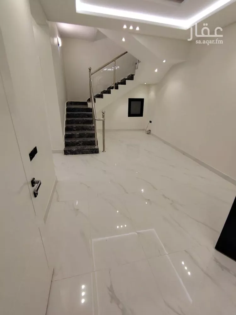 Floor for Sale in Riyadh Al Janadriyah 6
