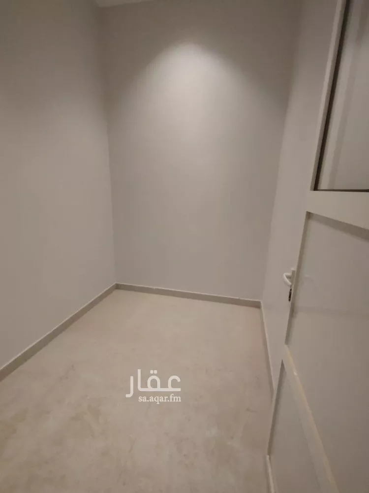 Floor for Sale in Riyadh Al Janadriyah 13
