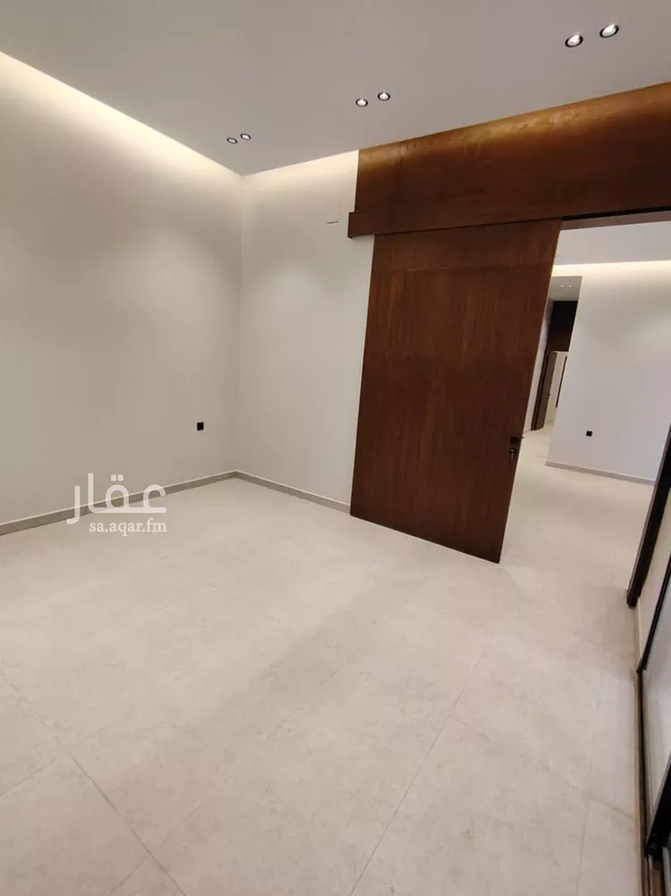 Floor for Sale in Riyadh Al Janadriyah 17
