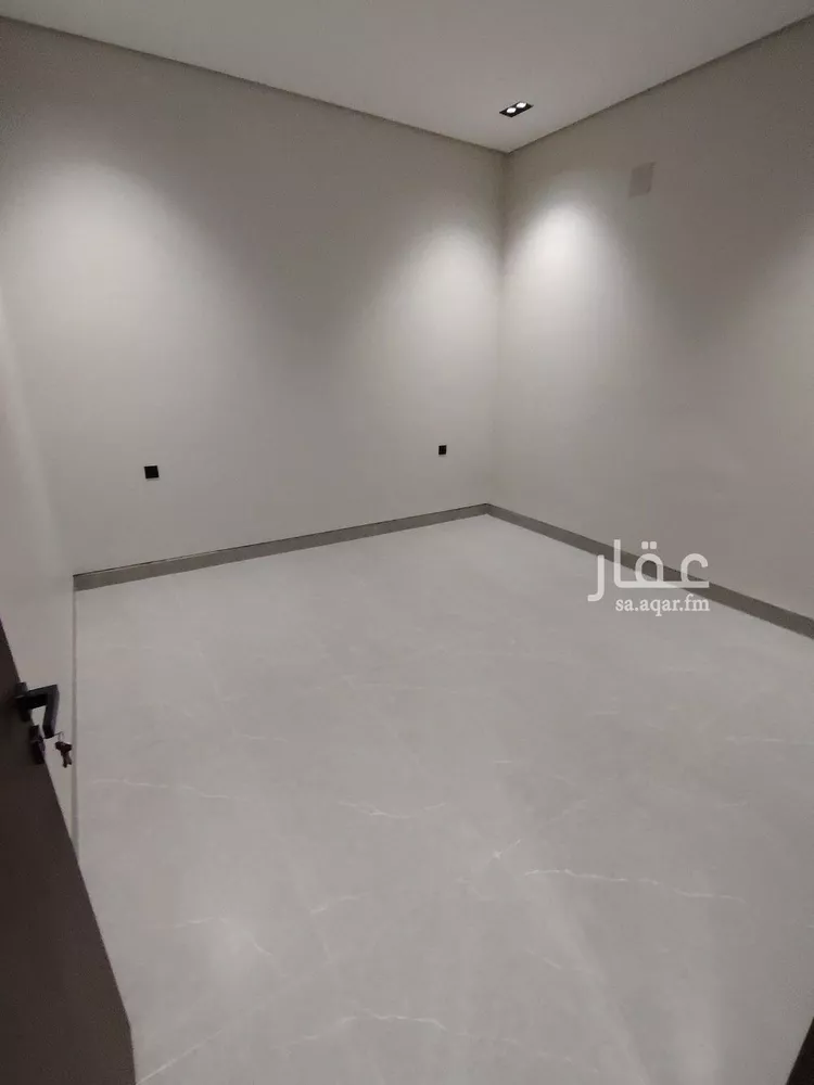 دور للبيع في شارع العينين, حي إشبيلية, مدينة الرياض, منطقة الرياض صورة 2