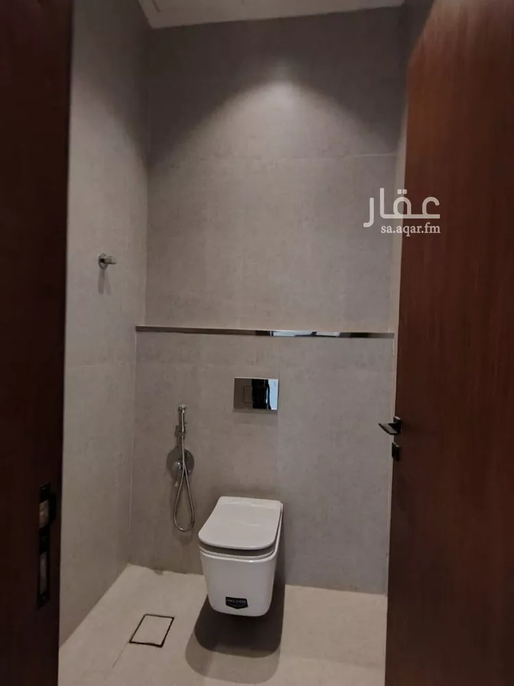 Floor for Sale in Riyadh Al Janadriyah 6