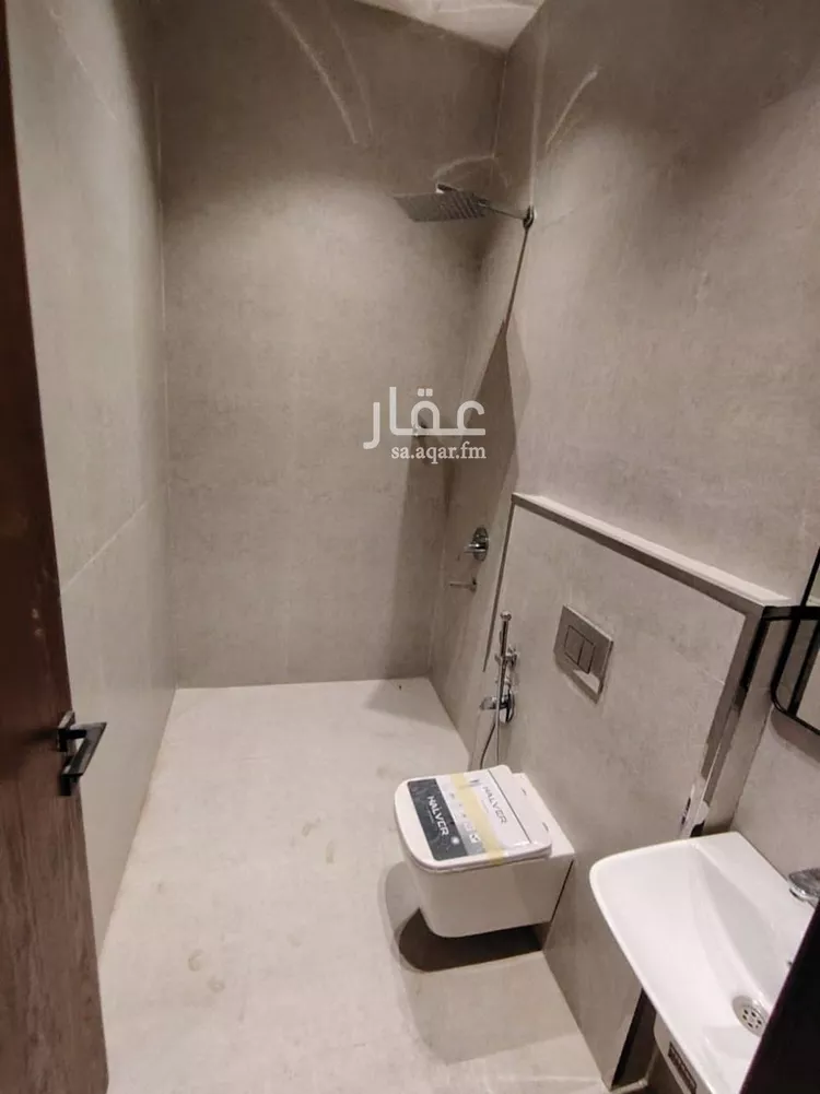 Floor for Sale in Riyadh Al Janadriyah 8
