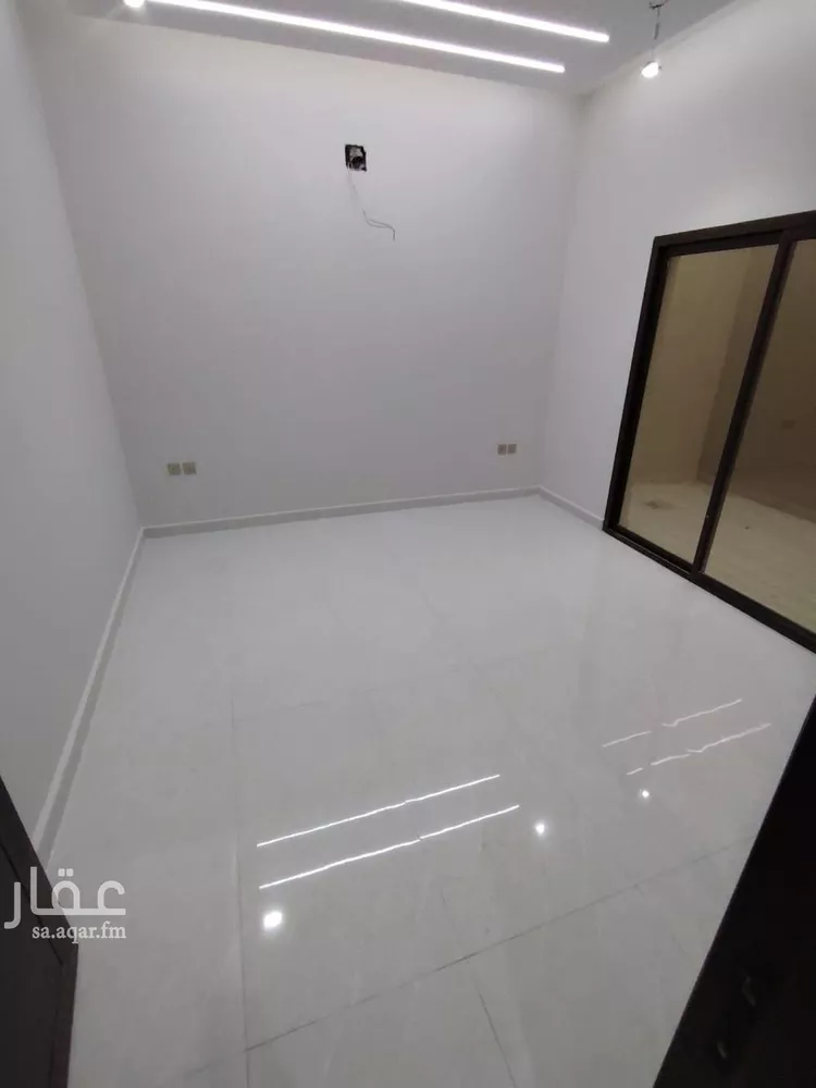 دور للبيع في شارع حسين الجزيري, حي الرمال, مدينة الرياض, منطقة الرياض 8