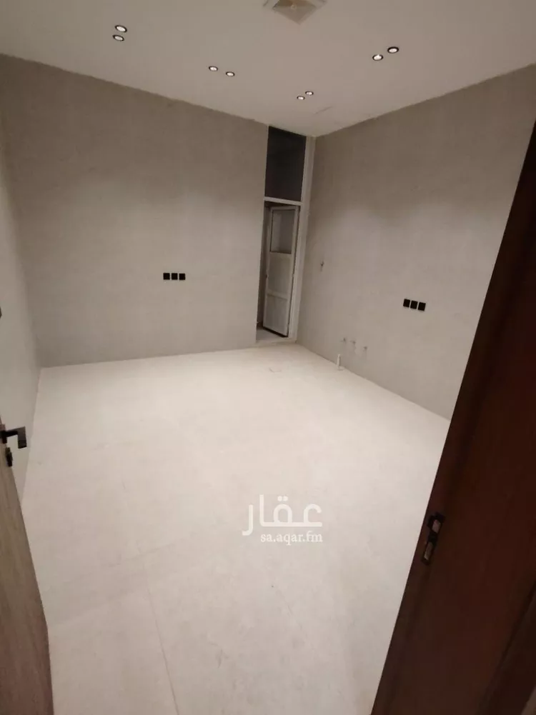 Floor for Sale in Riyadh Al Janadriyah 7