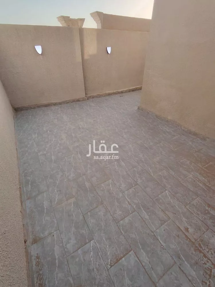 Floor for Sale in Riyadh Al Janadriyah 12