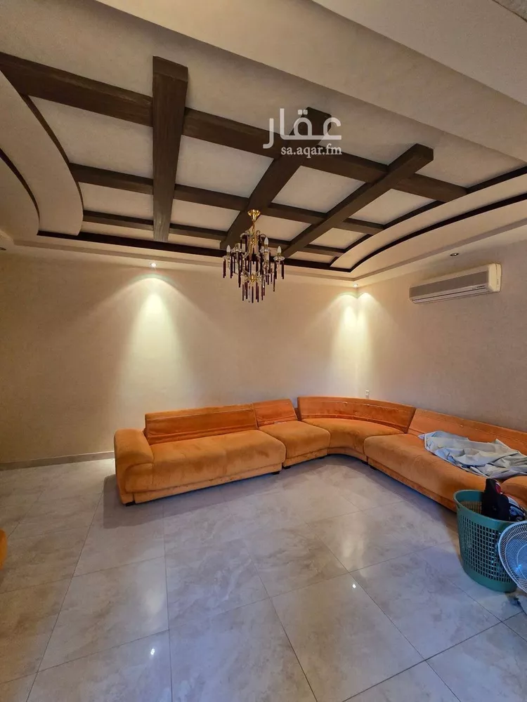 فيلا للبيع في شارع الكاظمة, حي إشبيلية, مدينة الرياض, منطقة الرياض صورة 3