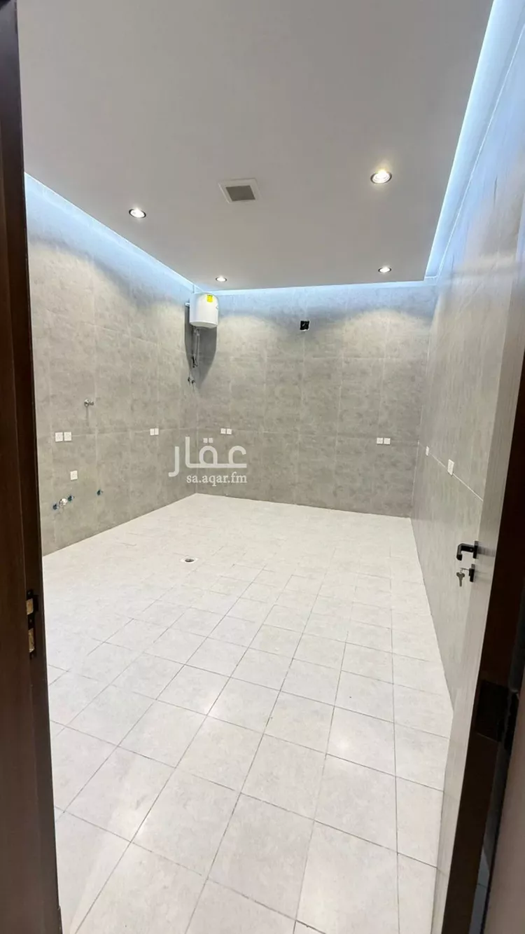 فيلا للبيع في شارع علي بن وهب, حي العزيزية, مدينة الرياض, منطقة الرياض صورة 4