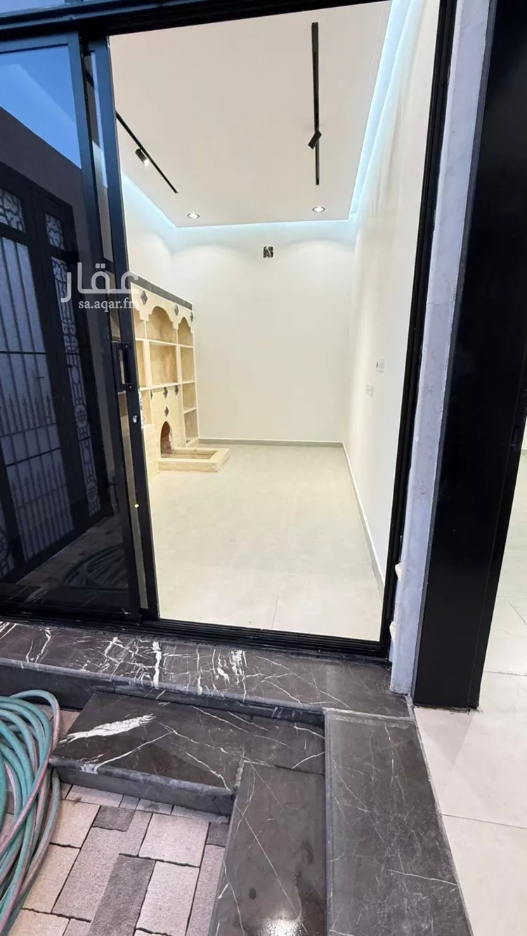 فيلا للبيع في شارع علي بن وهب, حي العزيزية, مدينة الرياض, منطقة الرياض