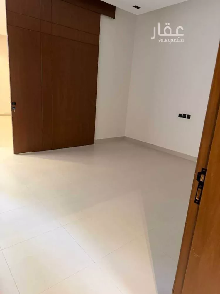 Floor for Sale in Riyadh Al Khaleej 8