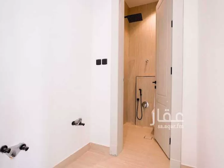 فيلا للبيع في شارع علي بن عبدالكريم, حي إشبيلية, مدينة الرياض, منطقة الرياض 18
