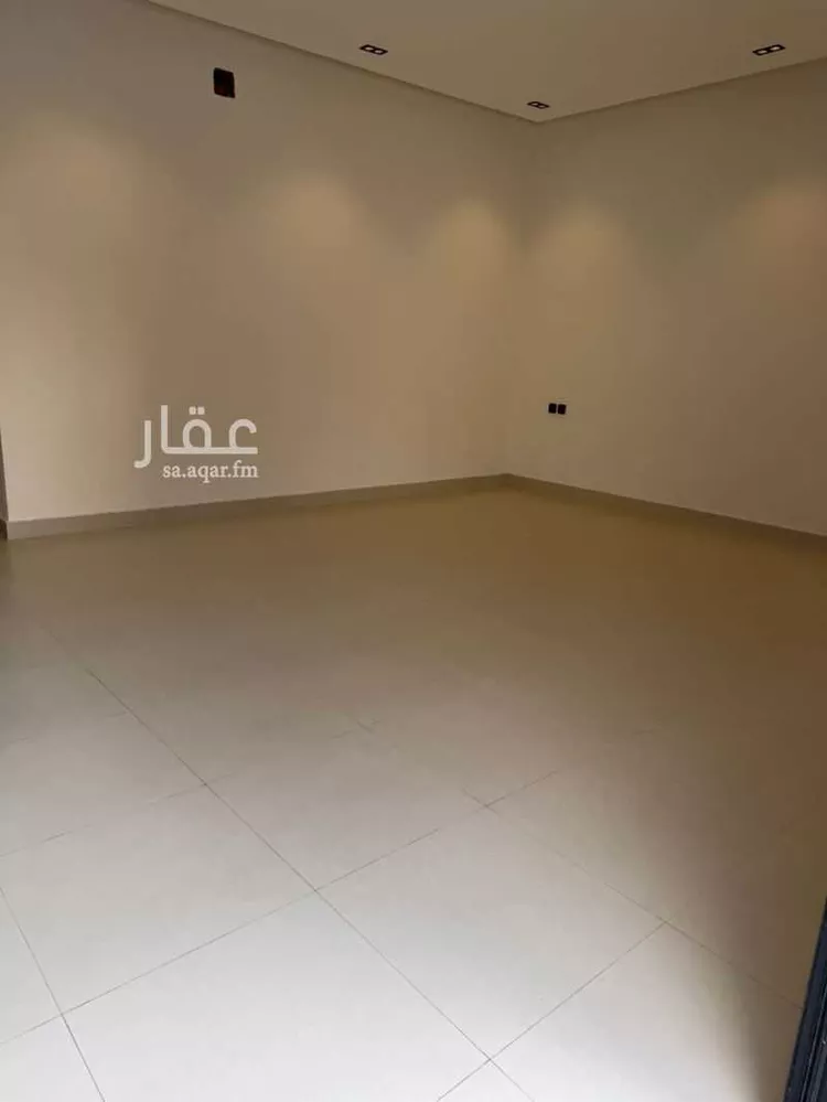 Floor for Sale in Riyadh Al Khaleej 7