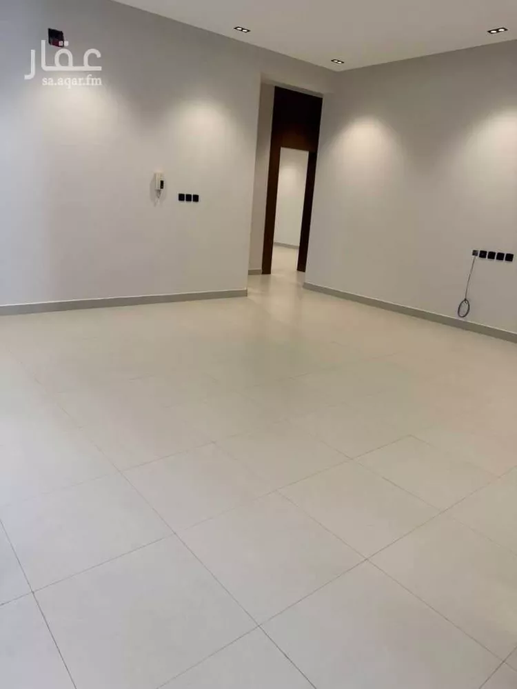 Floor for Sale in Riyadh Al Khaleej 6