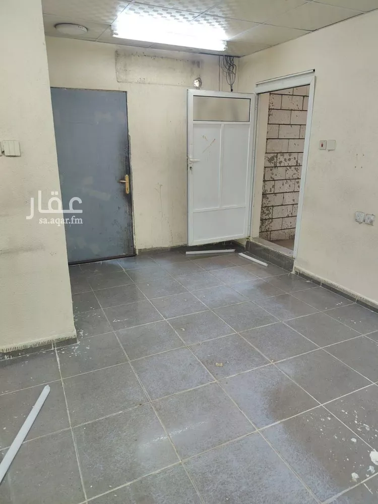 مستودع للإيجار في شارع مهيفة, حي المروج 1, مدينة جازان, منطقة جازان صورة 2