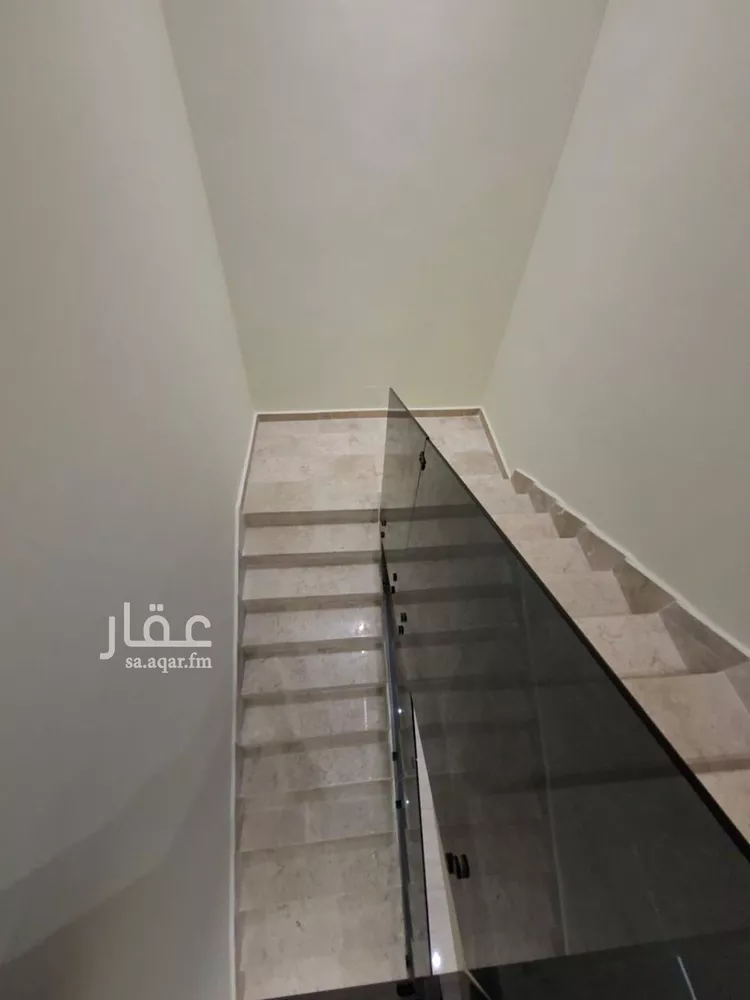 فيلا للبيع في شارع عبداللطيف المبارك, حي عكاظ, مدينة الرياض, منطقة الرياض صورة 5