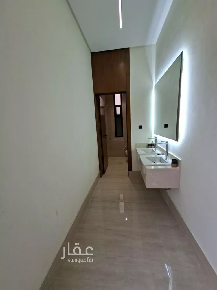 فيلا للبيع في شارع عبداللطيف المبارك, حي عكاظ, مدينة الرياض, منطقة الرياض 17