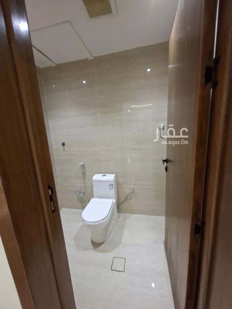 فيلا للبيع في شارع عبداللطيف المبارك, حي عكاظ, مدينة الرياض, منطقة الرياض صورة 4