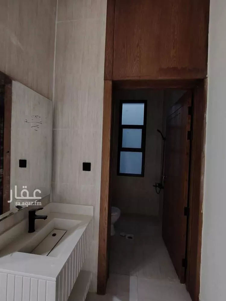 دور للبيع في شارع إبراهيم الخزرجي, حي عكاظ, مدينة الرياض, منطقة الرياض 8