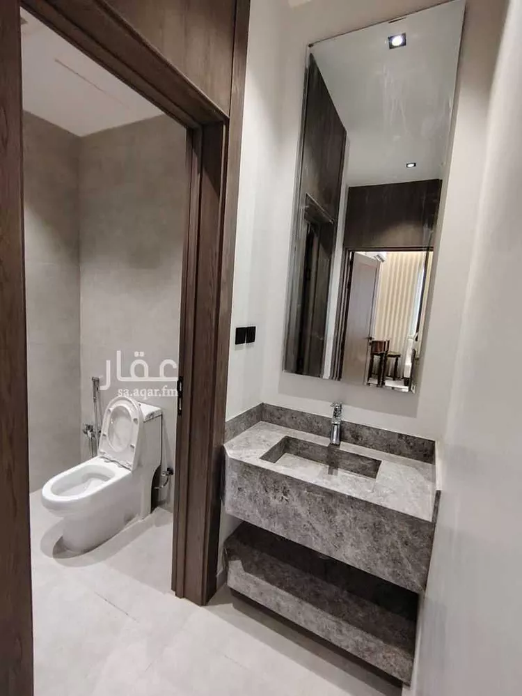 دور للبيع في شارع المغيره بن نوفل, حي عكاظ, مدينة الرياض, منطقة الرياض 6