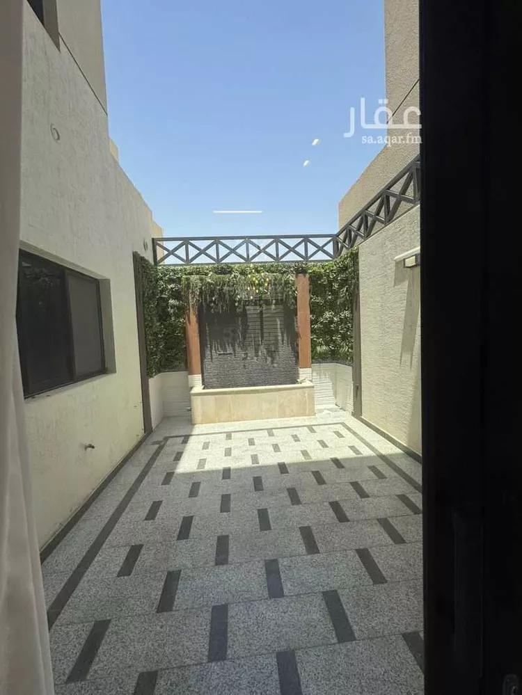فيلا للبيع في شارع مصطفى بن محمد العروسي, حي المهدية, مدينة الرياض, منطقة الرياض 8