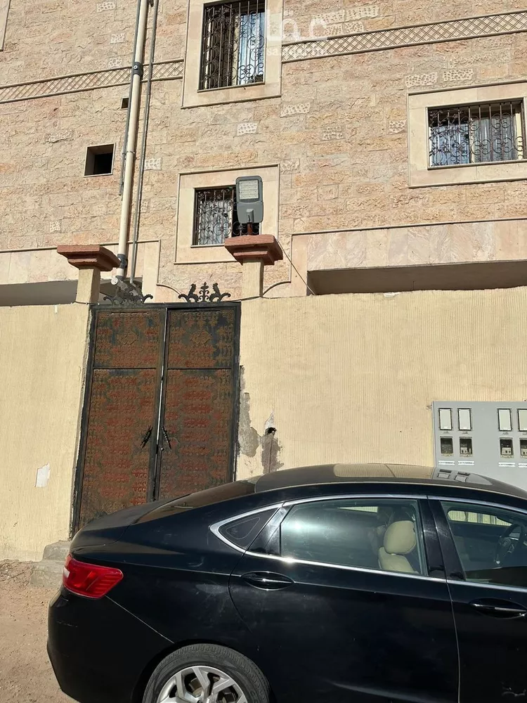 Building for Sale in Medina An Nakheel صورة 3