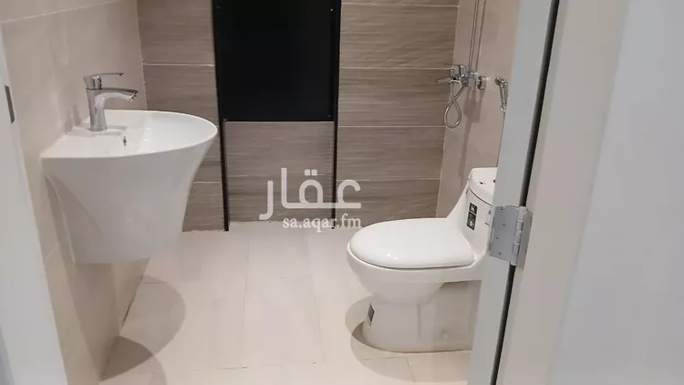 فيلا للإيجار في شارع عبدالله العنبري, حي الرمال, مدينة الرياض, منطقة الرياض صورة 3