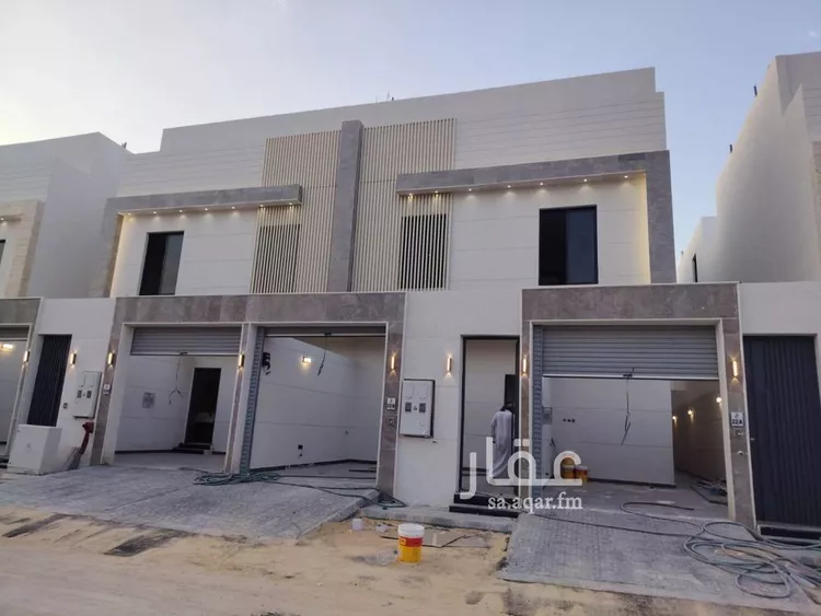 فيلا للبيع في شارع عبدالرحمن ابن مقبل, حي عكاظ, مدينة الرياض, منطقة الرياض