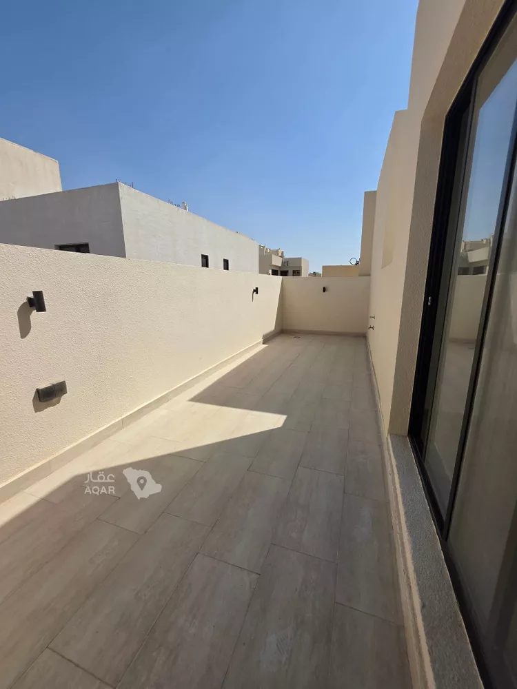 Floor for Rent in Riyadh Al Qirawan 3