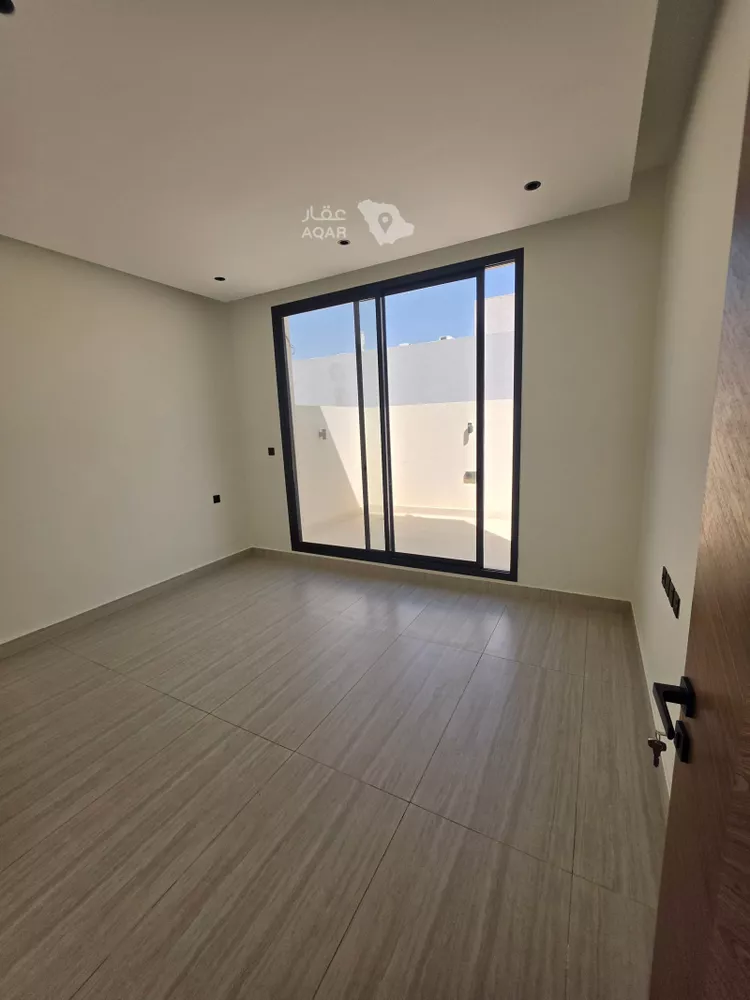 Floor for Rent in Riyadh Al Qirawan 25