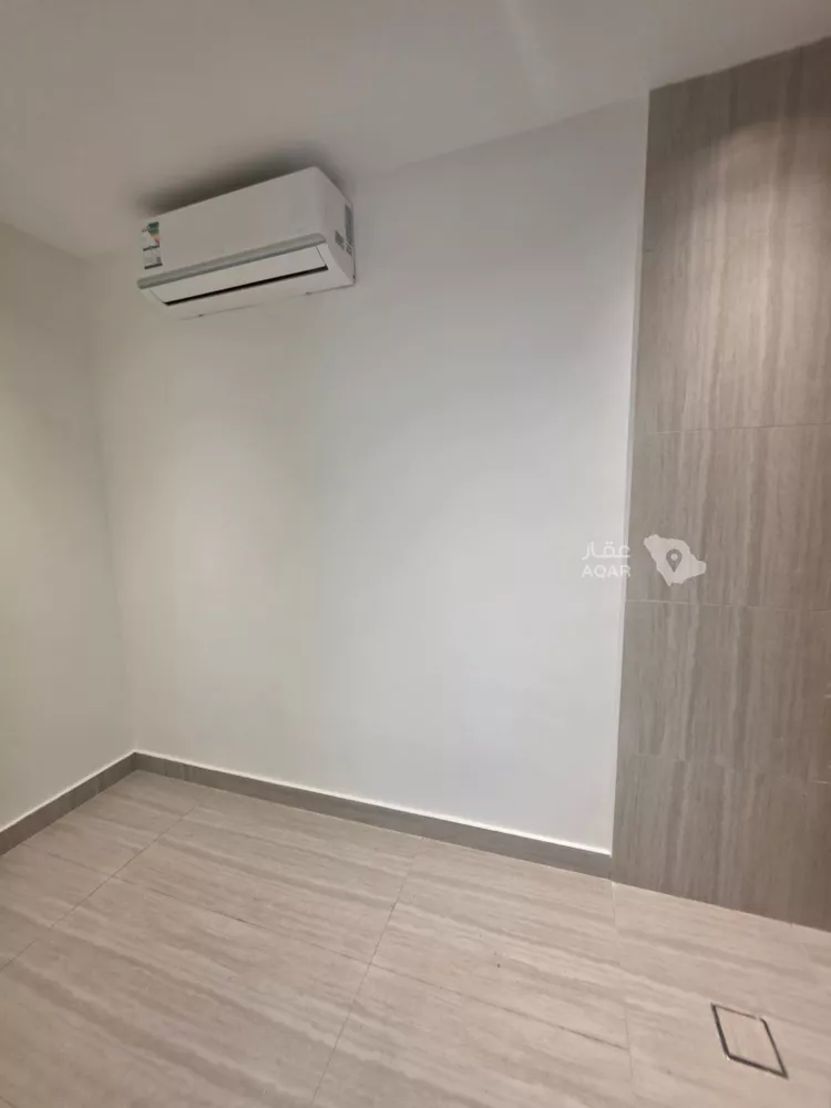 Floor for Rent in Riyadh Al Qirawan 7