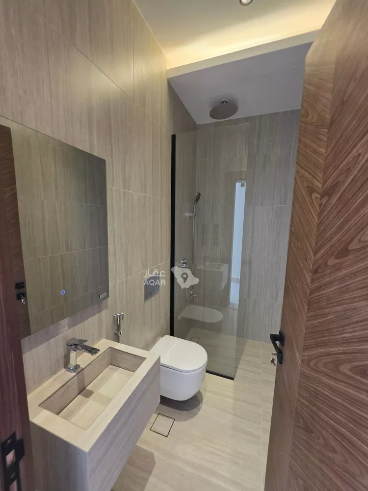 Floor for Rent in Riyadh Al Qirawan 10
