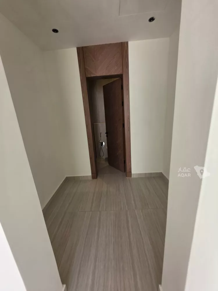 Floor for Rent in Riyadh Al Qirawan 28
