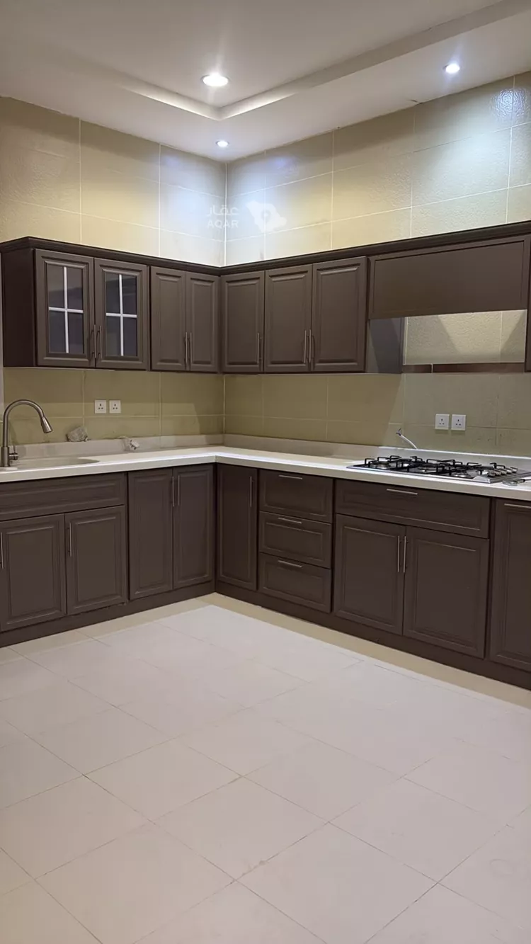 Floor for Rent in Riyadh Al Mahdiyah 4