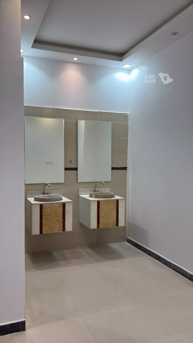 Floor for Rent in Riyadh Al Mahdiyah 2