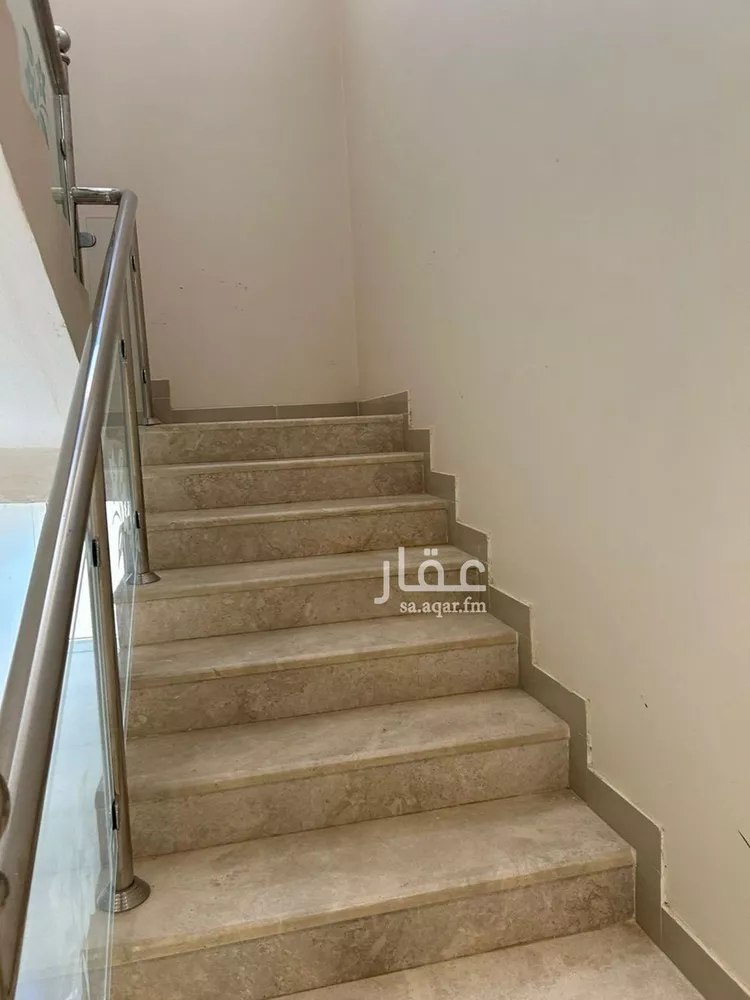 فيلا للإيجار في شارع رقم 308, حي ظهرة لبن, مدينة الرياض, منطقة الرياض صورة 2