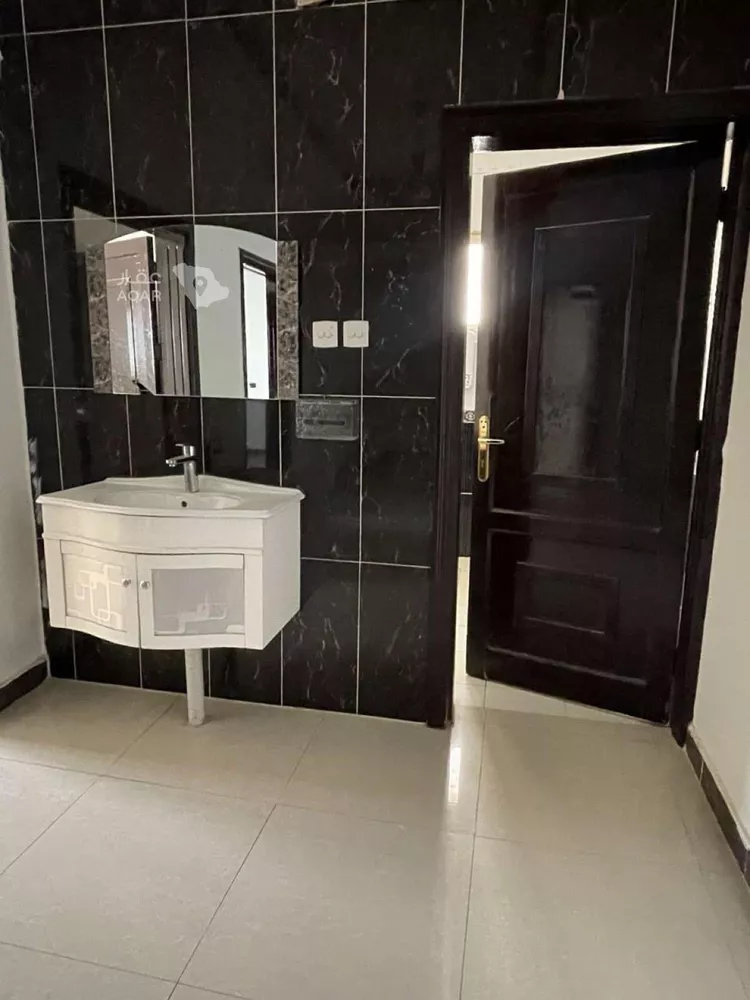 Floor for Sale in Riyadh Al Khaleej