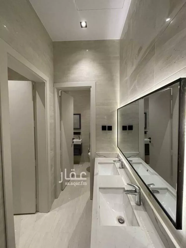 مكتب للبيع في شارع طريق الملك فهد, حي الملقا, مدينة الرياض, منطقة الرياض 15